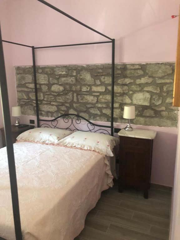 Alla Porta Di Sotto B&B Fivizzano Exteriör bild
