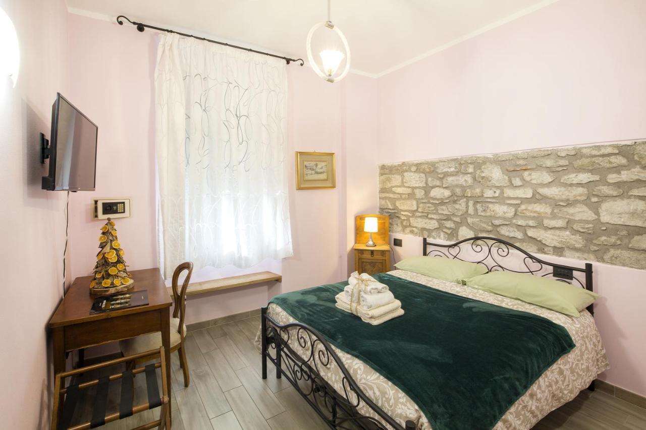 Alla Porta Di Sotto B&B Fivizzano Exteriör bild