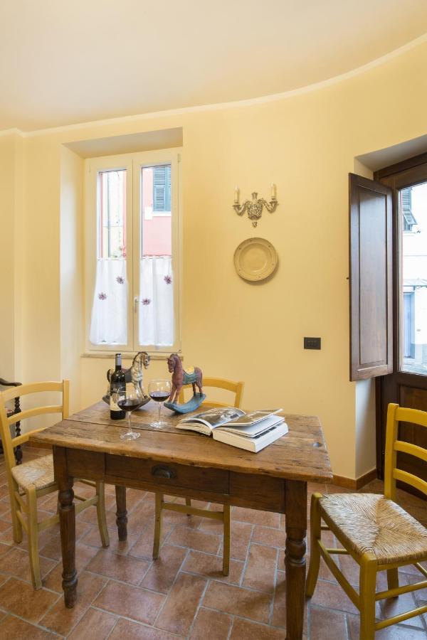 Alla Porta Di Sotto B&B Fivizzano Exteriör bild