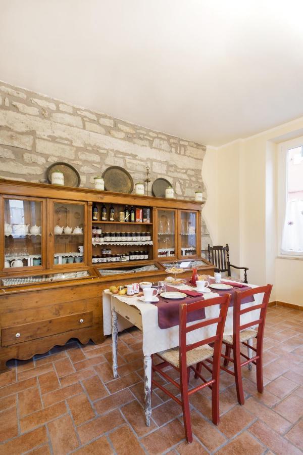 Alla Porta Di Sotto B&B Fivizzano Exteriör bild