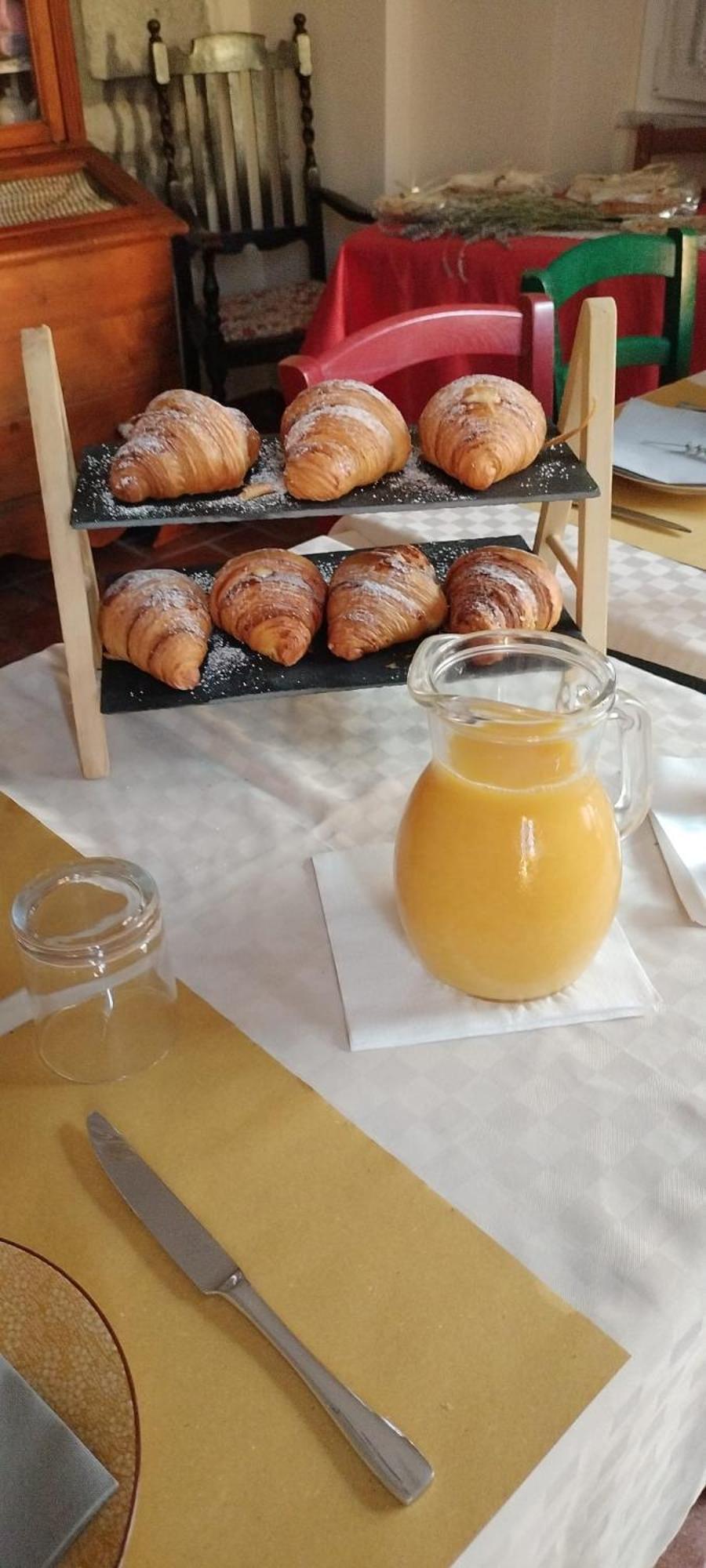 Alla Porta Di Sotto B&B Fivizzano Exteriör bild