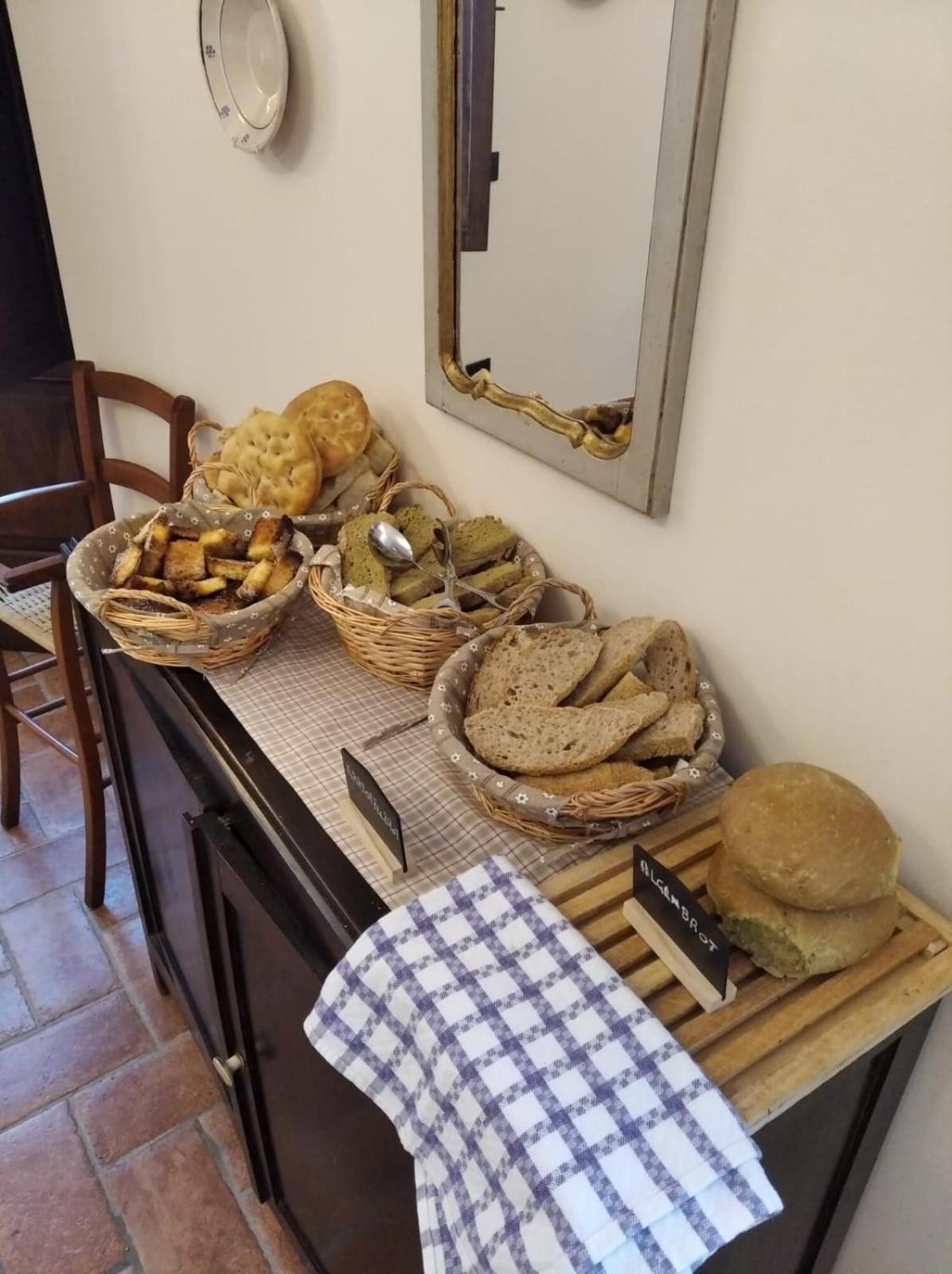Alla Porta Di Sotto B&B Fivizzano Exteriör bild