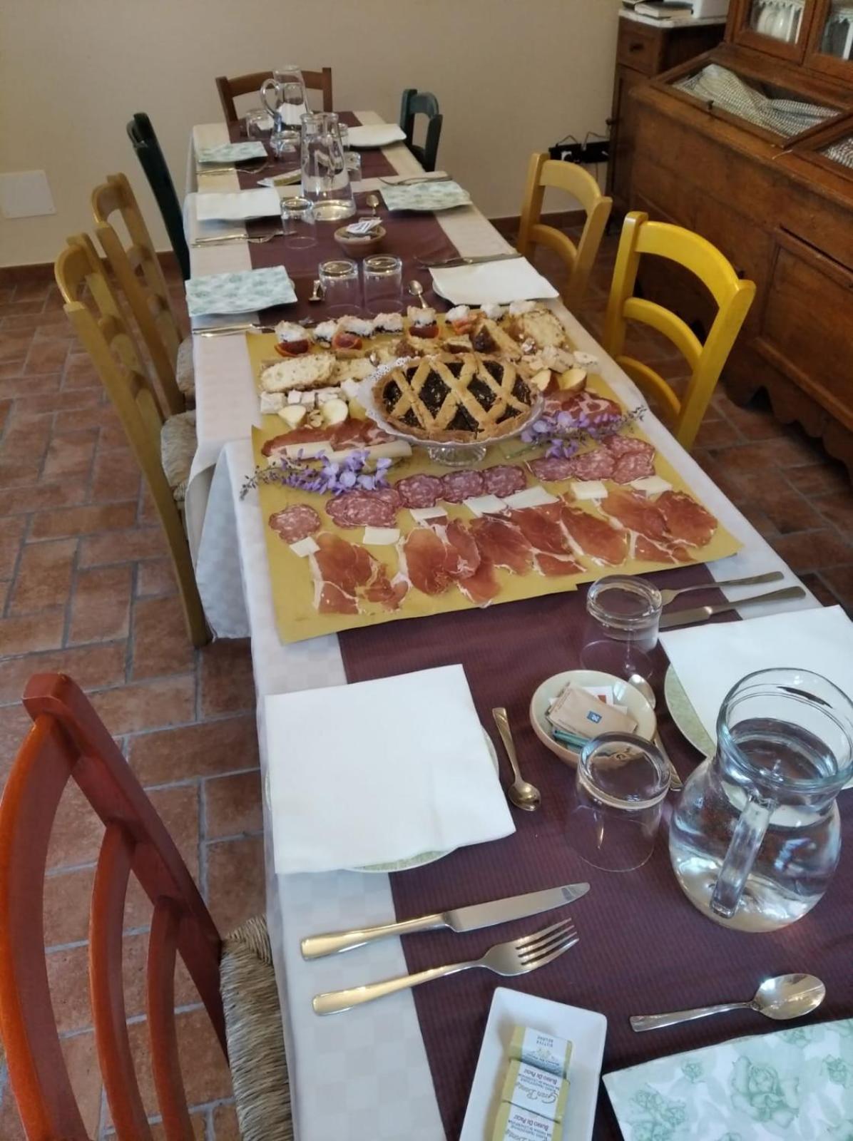 Alla Porta Di Sotto B&B Fivizzano Exteriör bild